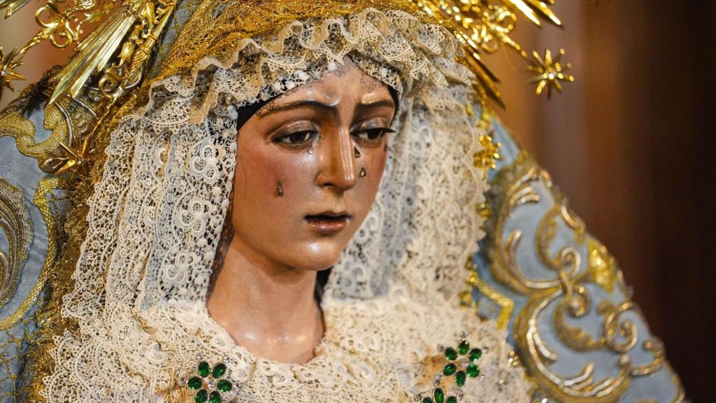 La Virgen de la Macarena, en su veneración.
