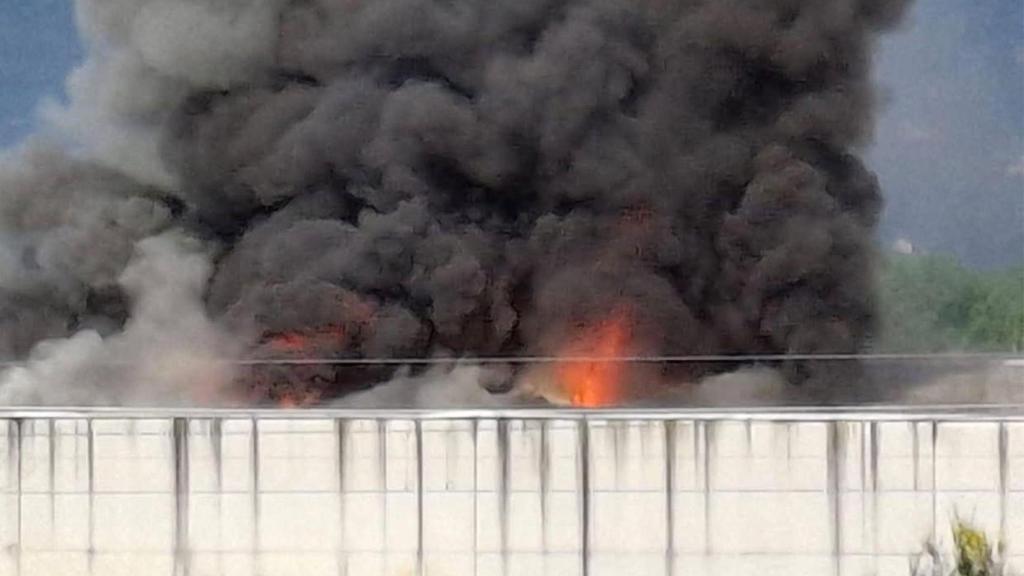 Incendio en una nave en el Polígono das Gándaras, en O Porriño.