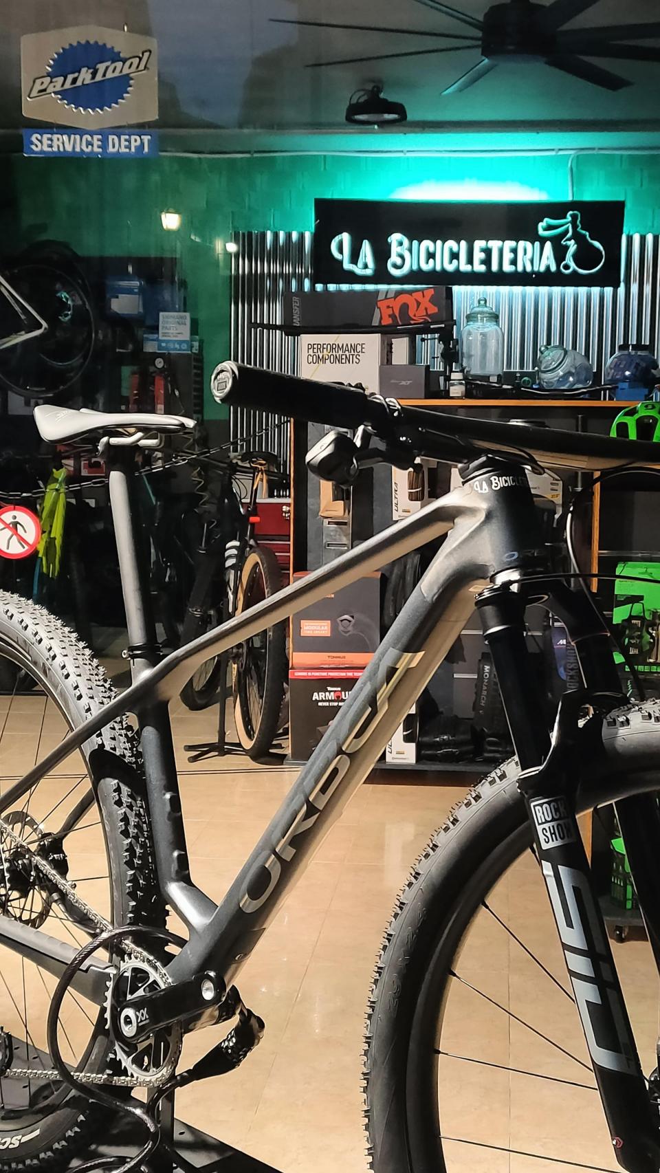 Imagen de una bicicleta en la tienda.