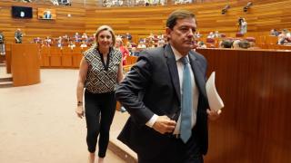 La vicepresidenta de la Junta de Castilla y León, Isabel Blanco, y el presidente, Alfonso Fernández Mañueco, durante el pleno de las Cortes de esta semana