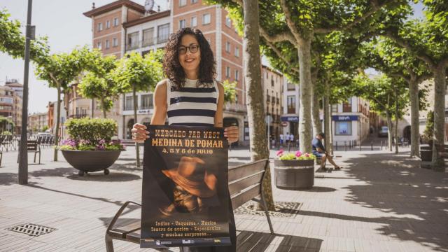 La concejala de Cultura y Turismo, Nerea Angulo, presenta el Mercado Far West de Medina de Pomar