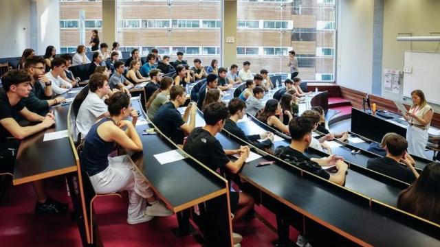 Alumnos haciendo la PAU en Madrid.