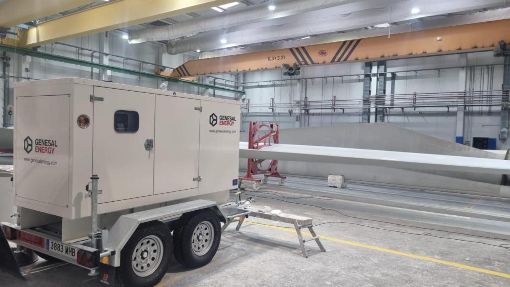 Grupo electrógeno móvil diseñado por Genesal Energy para el reciclaje de astas de aerogeneradores.