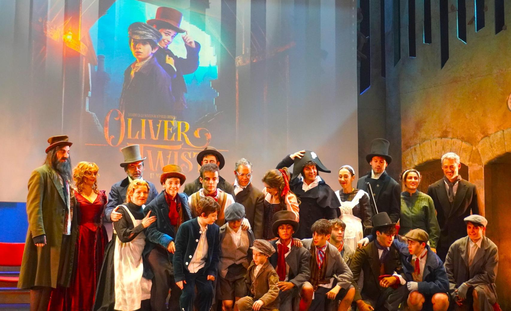 El elenco de 'Oliver Twist' presentando la obra esta mañana en Madrid. Foto: Gabriel Lavao