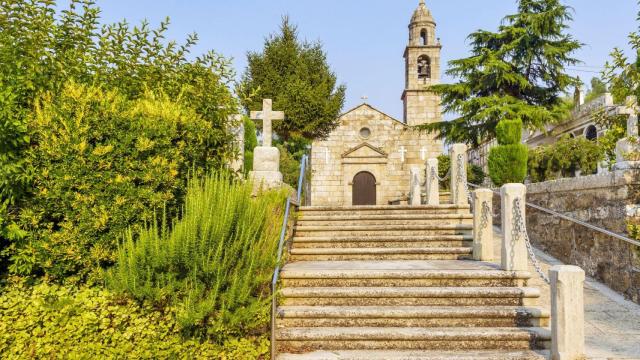 Iglesia de San Pedro de Vilalonga, en Sanxenxo