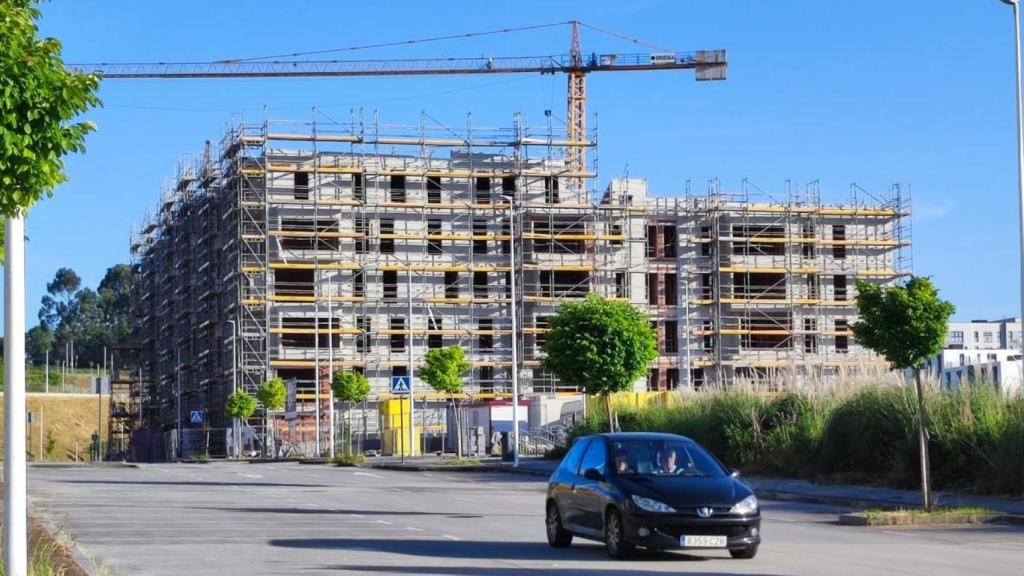 Un edificio en construcción en el barrio de Xuxán, en A Coruña.