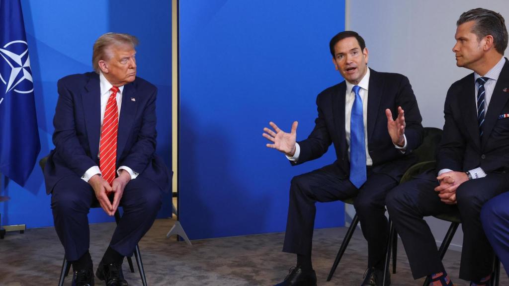 El secretario de Estado norteamericano, Marco Rubio, y Donald Trump, durante una rueda de prensa en La Haya