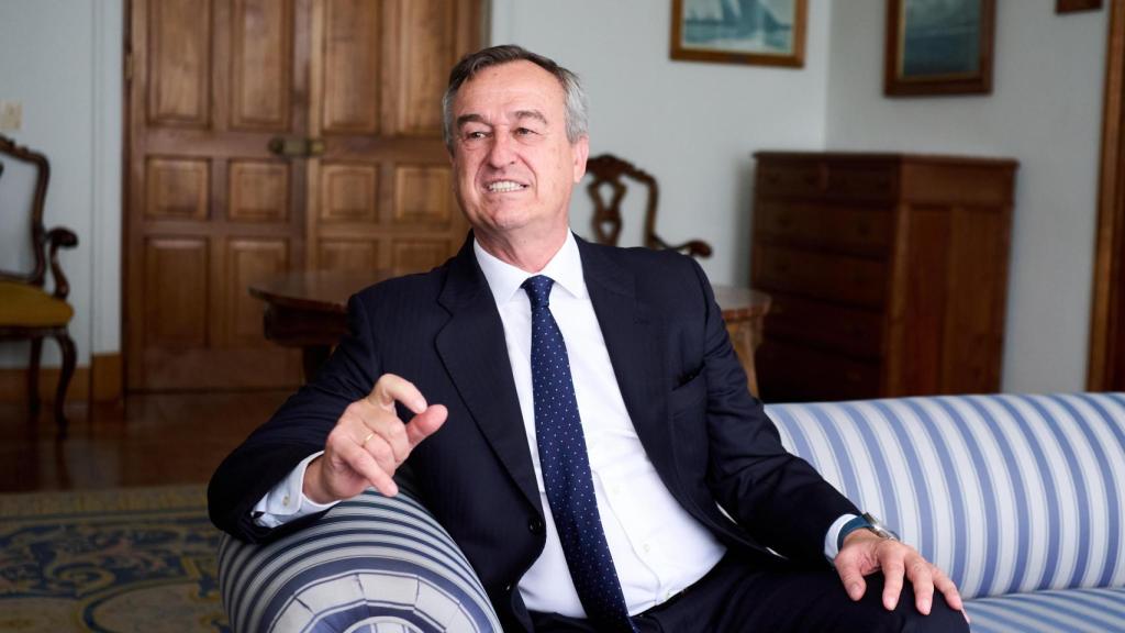 César González-Bueno, consejero delegado de Sabadell, minutos antes de intervenir en el curso que organizan BBVA y APIE.