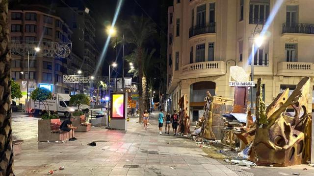 Un momento durante la noche del 25 a la espera de saber qué pasaría con la portada de Los Gorilas.