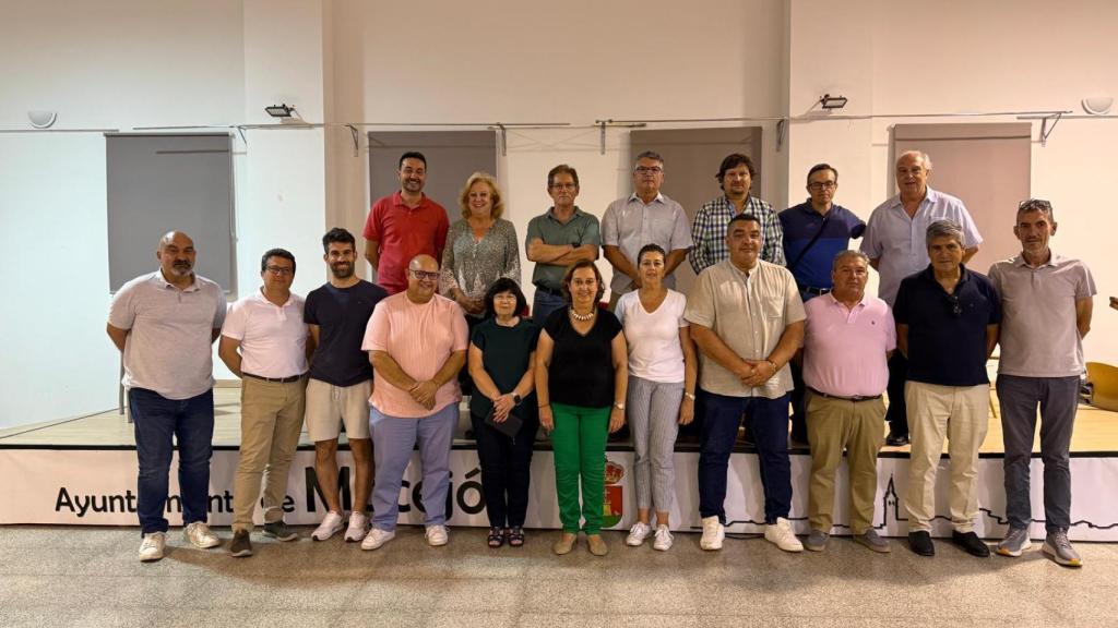 Expertos y autoridades.