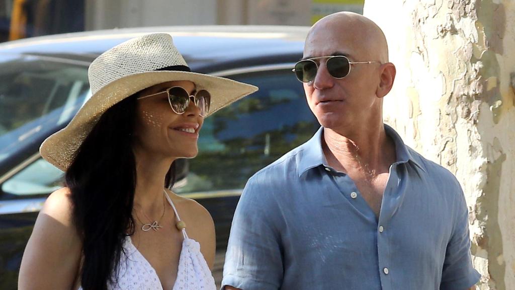 Lauren Sánchez y el magnate Jeff Bezos ya están en Venecia: sus primeras imágenes y fuertes protestas antes de la boda