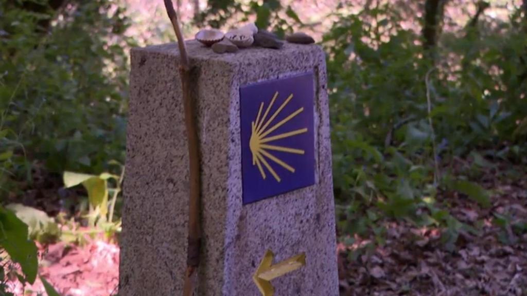 Señal del Camino de Santiago, 68 kilómetros antes de llegar a Sarria.