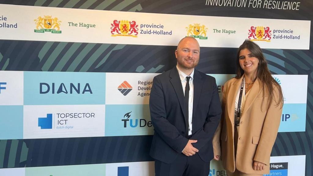 Rafael Ruiz Villén, CEO cofundador de Cloud y Olé y Loreto Anguita, consultora de Cloud y Olé especialista en Defensa.