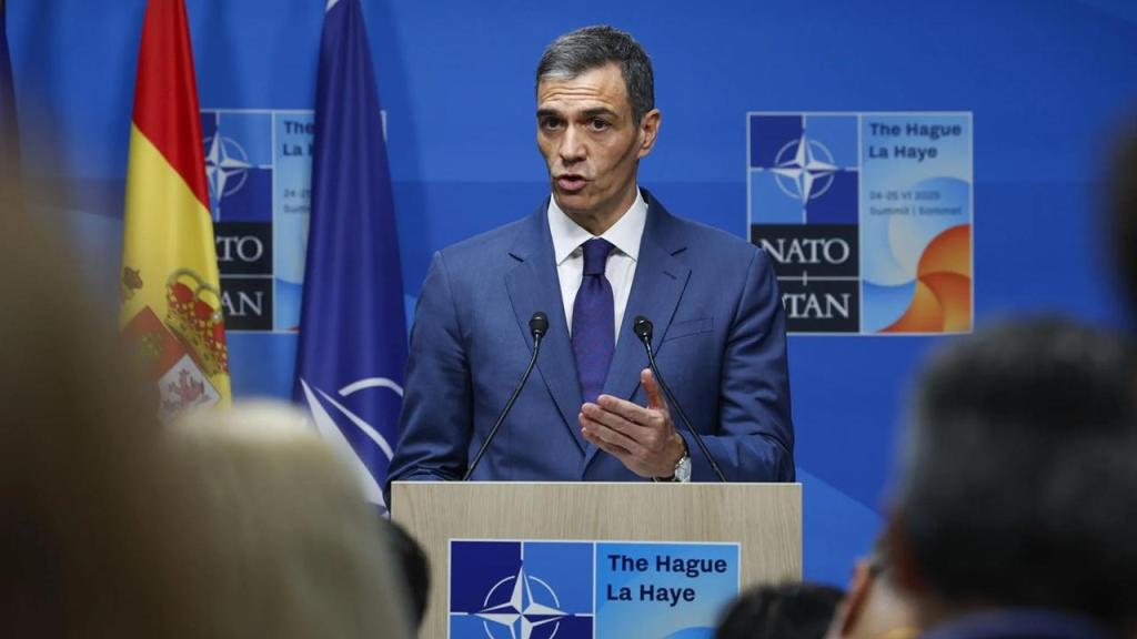 Sánchez, este miércoles en La Haya. El diario italiano 'La Repubblica' es de los más duros con él.