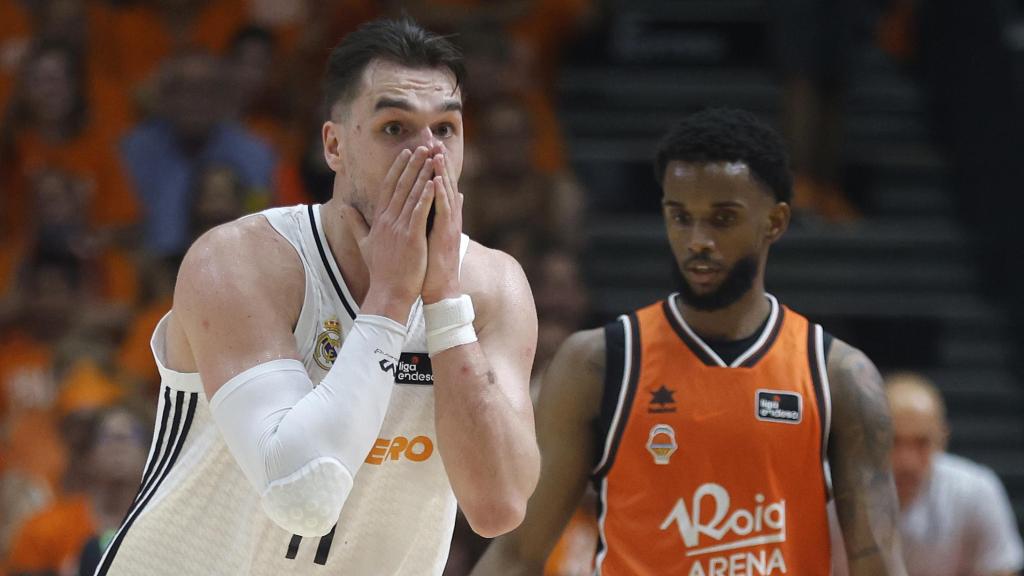 Hezonja, con las manos en la cara en el tercer partido de la final de la ACB