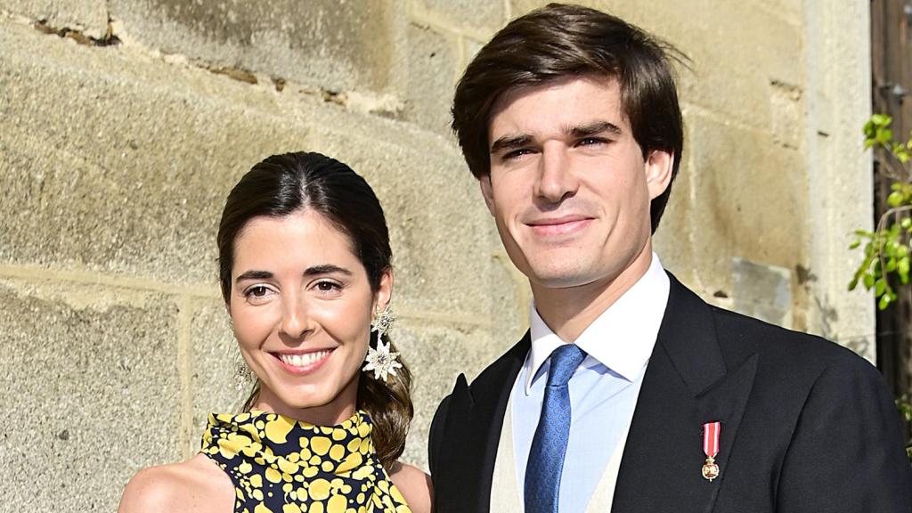 Carlos Fitz-James Stuart y Belén Corsini en una boda en Ávila.