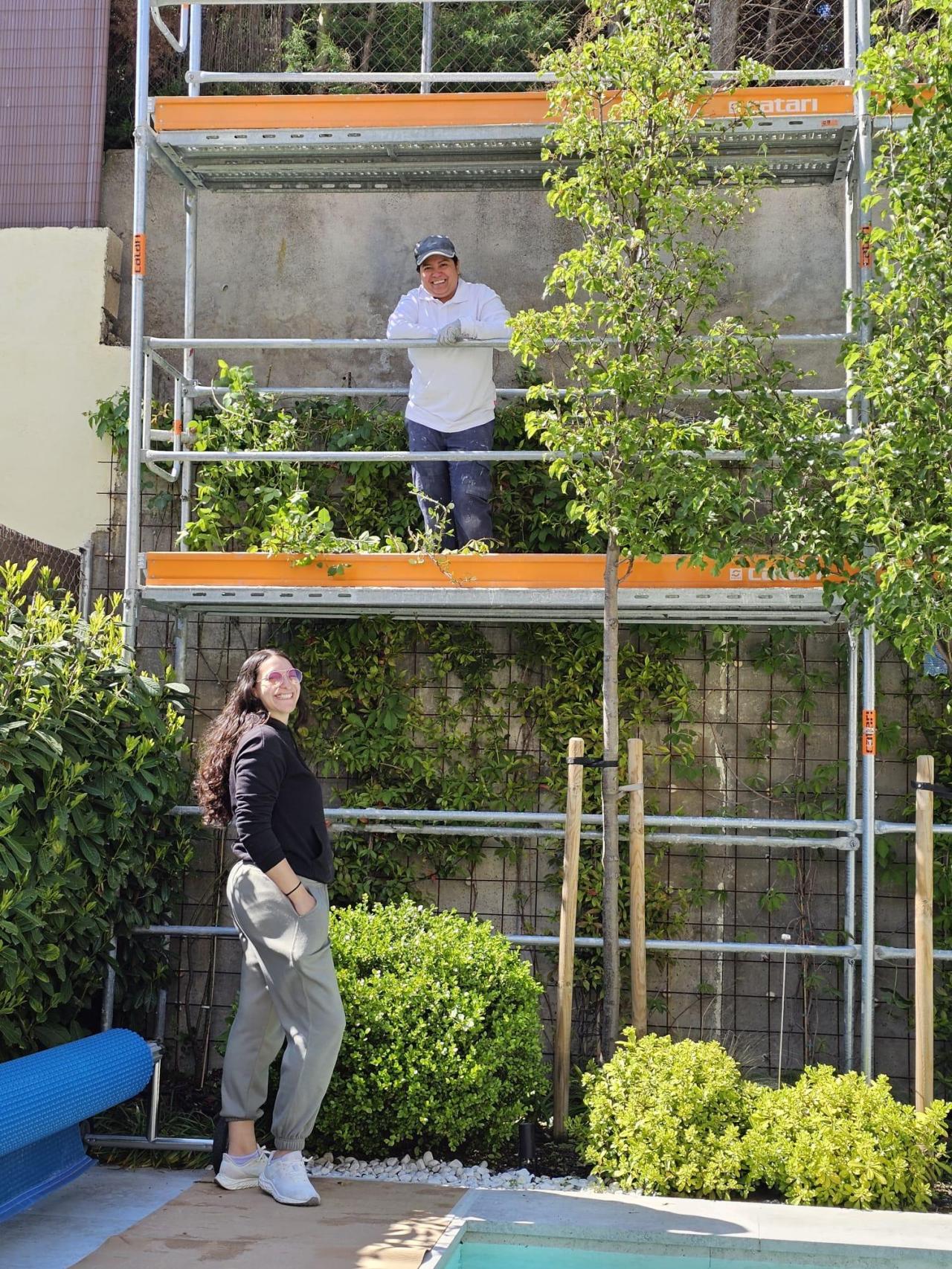 Claudia Trujillo y Karol Castro en una de sus reformas.