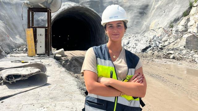 Laura Suárez, durante su jornada laboral en SACYR.