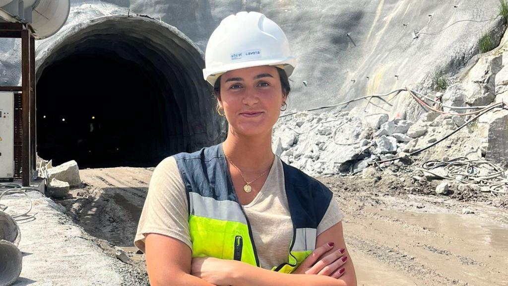 Laura Suárez, durante su jornada laboral en SACYR.