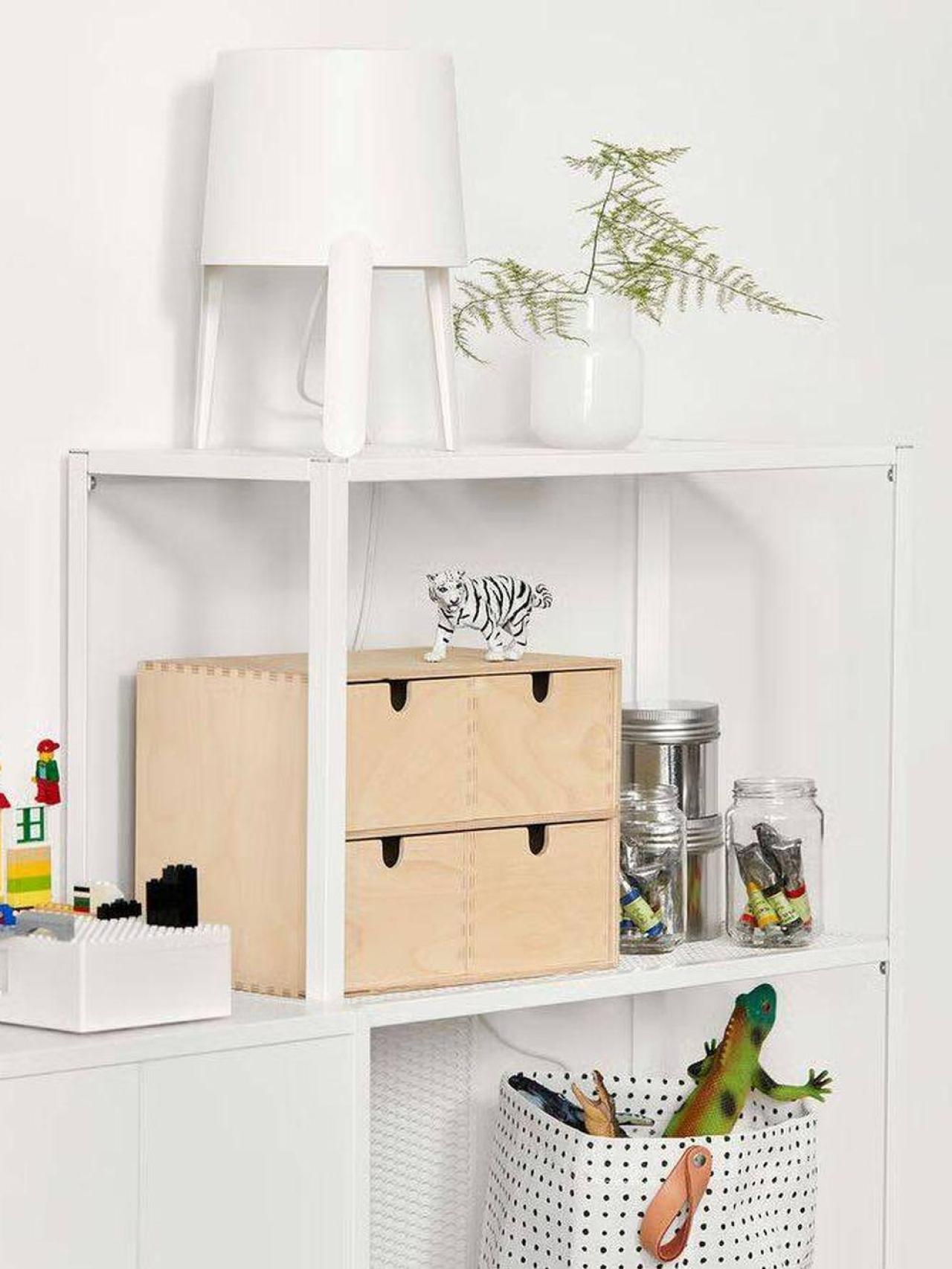 Estantería de IKEA.