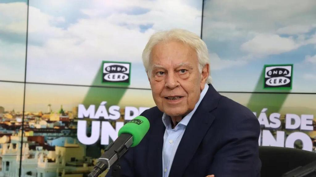 Felipe González durante la entrevista en el programa Más de uno de Onda Cero.