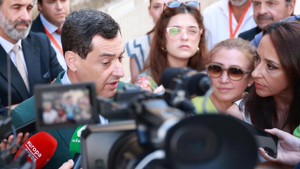Juanma Moreno, presidente de la Junta de Andalucía, este jueves en el Parlamento de Andalucía.