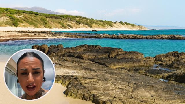 La Cala del Mirlo y la turista que la descubrió en TikTok.