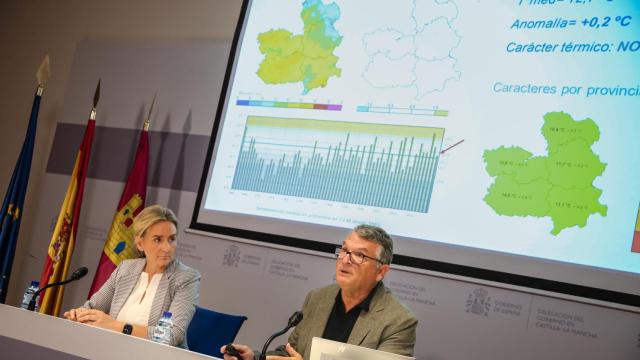 Luis María Bañón junto a la delegada del Gobierno en la región, Milagros Tolón.