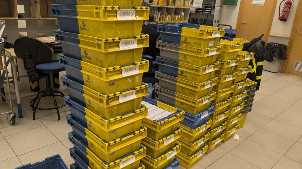 Cartas acumuladas en las oficinas de Correos en A Coruña