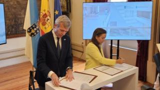 Momento de la firma del convenio para el centro de salud de Santa Lucía en A Coruña entre Alfonso Rueda e Inés Rey.