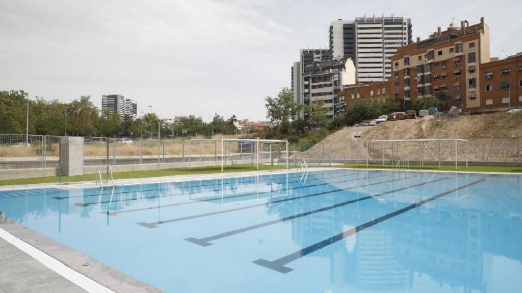 Vista de la piscina del CDM Paseo de la Dirección de Tetuán.