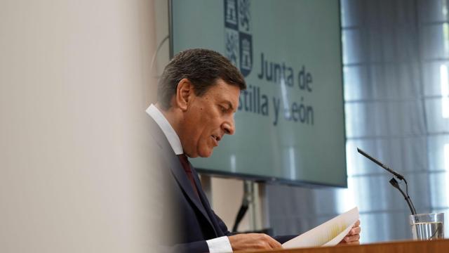 El consejero de Economía y Hacienda y portavoz de la Junta, Carlos Fernández Carriedo, comparece en rueda de prensa posterior al Consejo de Gobierno