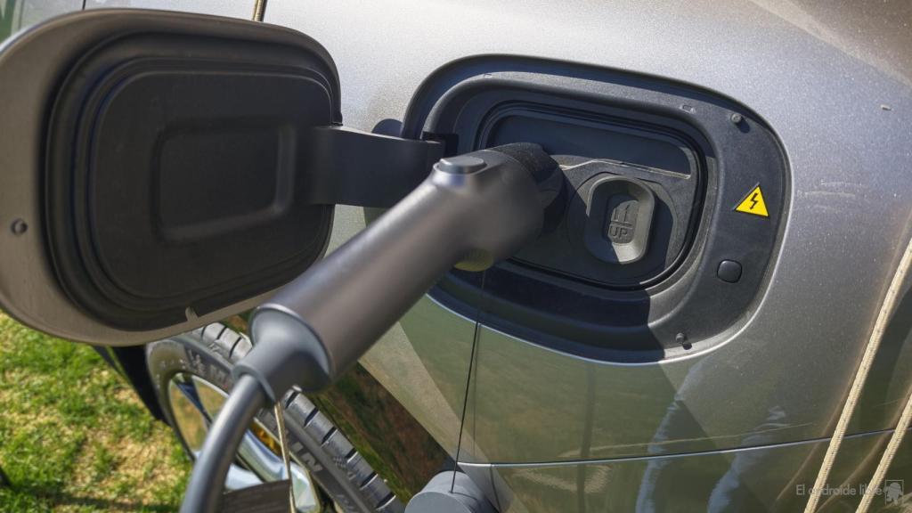 Puerto de carga del Xiaomi YU7