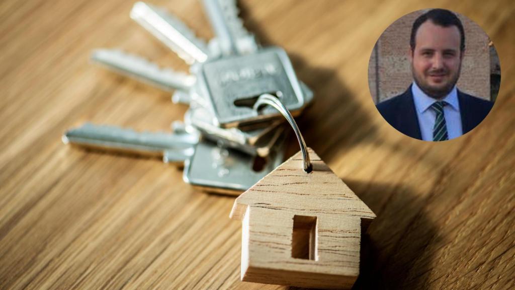 Montaje de Carlos García con las llaves de una vivienda.