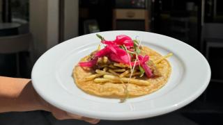 Taco meloso de carrilleras a baja temperatura, de La Chilanga Cantina Urbana