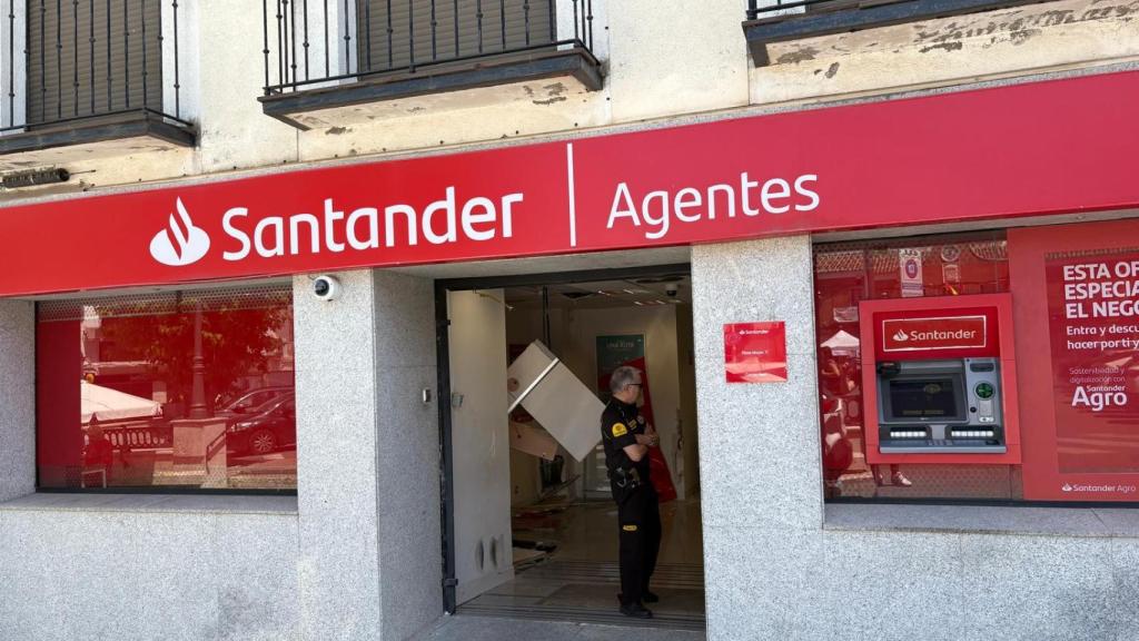 La sucursal del banco Santander tras el alunizaje.