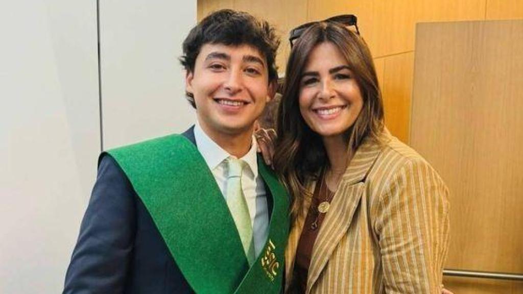 Nuria Roca y Juan del Val Roca en su graduación.