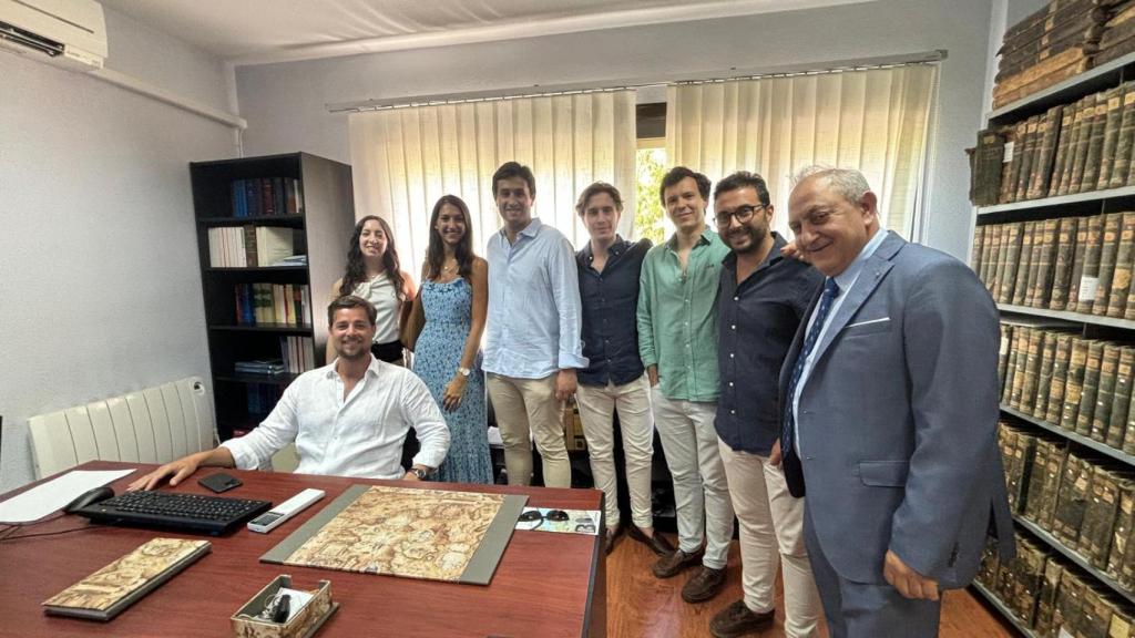 El registrador de Brihuega junto al Decano de Castilla-La mancha y nuevos registradores.