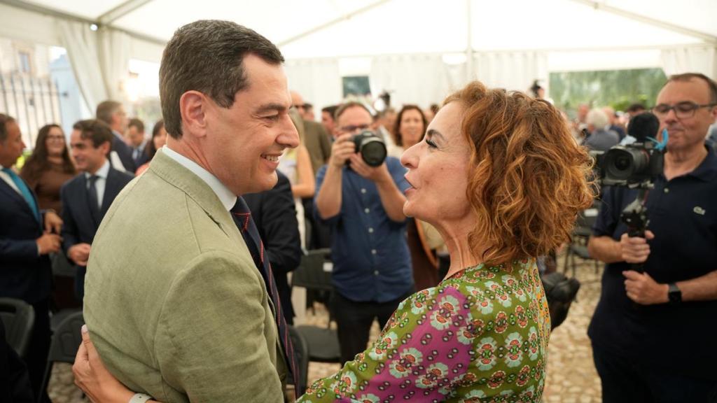 Juanma Moreno y María Jesús Montero, en un acto en Sevilla.