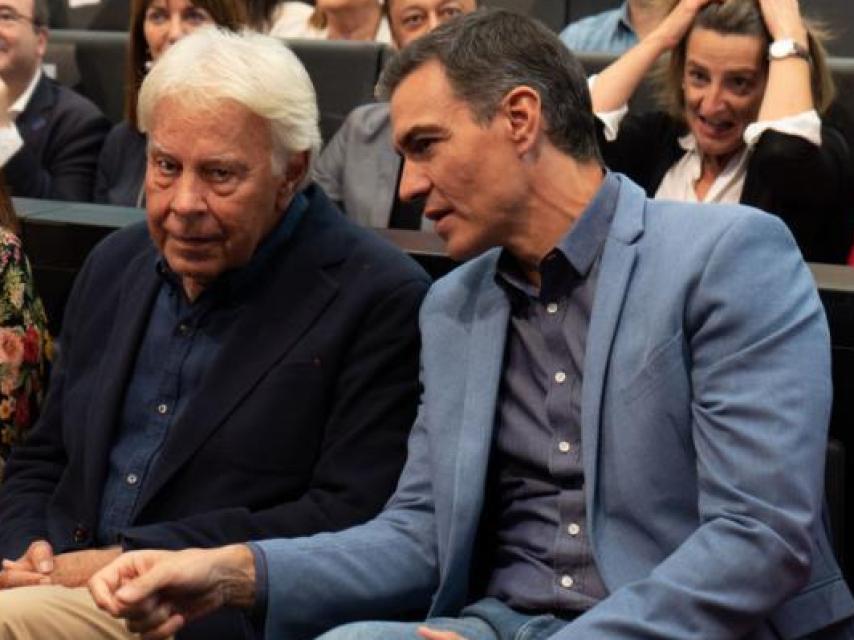 Felipe González y Pedro Sánchez, en su última aparición juntos, en 2023.