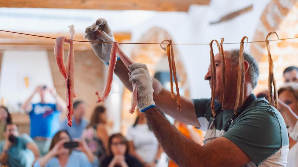 Lomos de pescado secándose al aire.