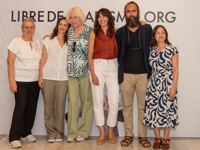 Los participantes en el acto posando ante el 'photocall'.