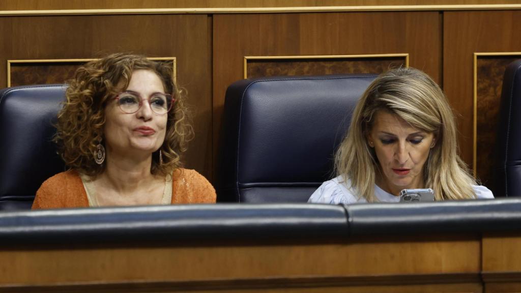 María Jesús Montero y Yolanda Díaz este jueves en el Congreso de los Diputados.
