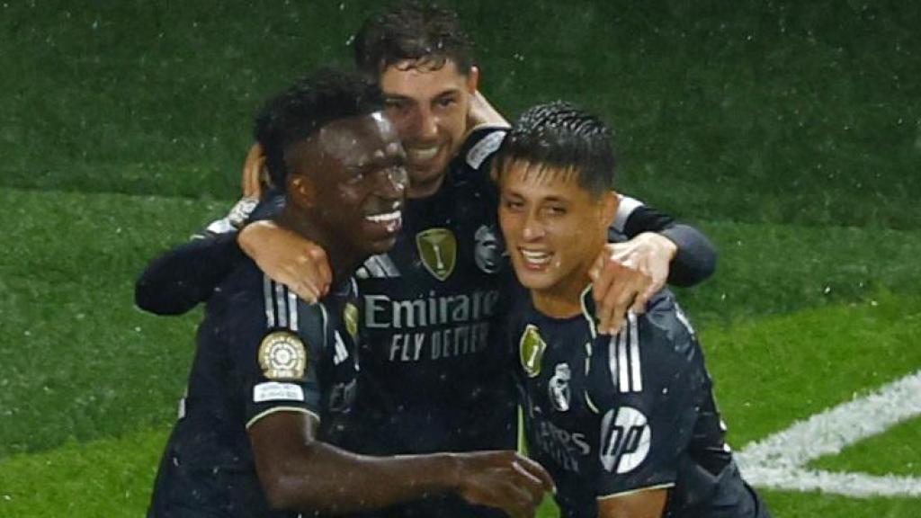 Los jugadores del Real Madrid celebran el gol de Valverde al RB Salzburgo en el Mundial de Clubes
