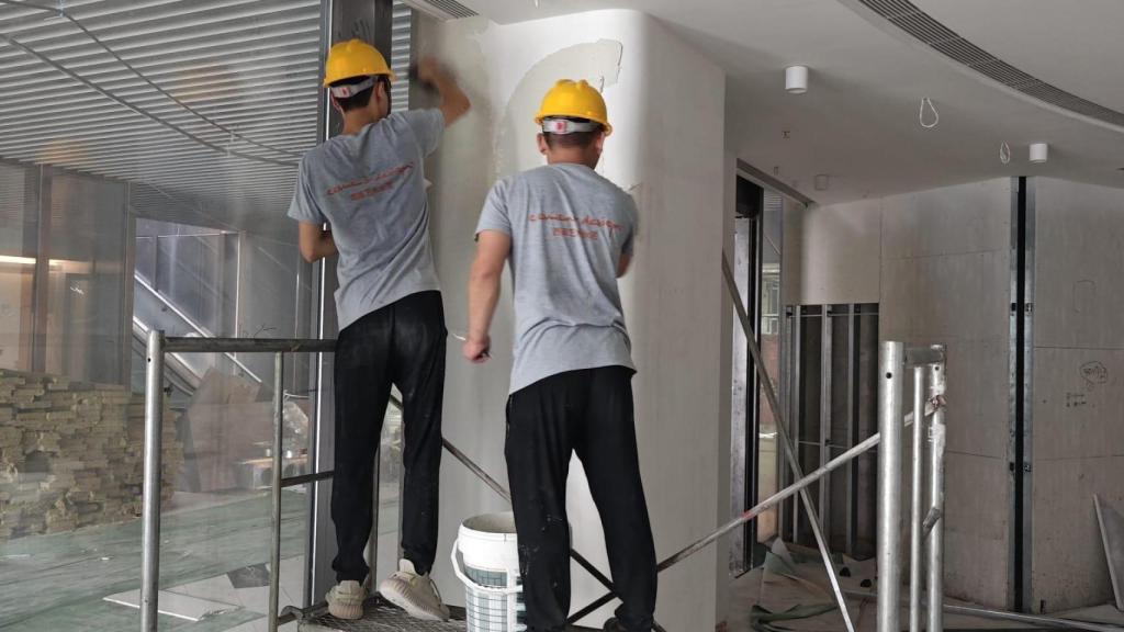 Equipo instalador Cement Design China.