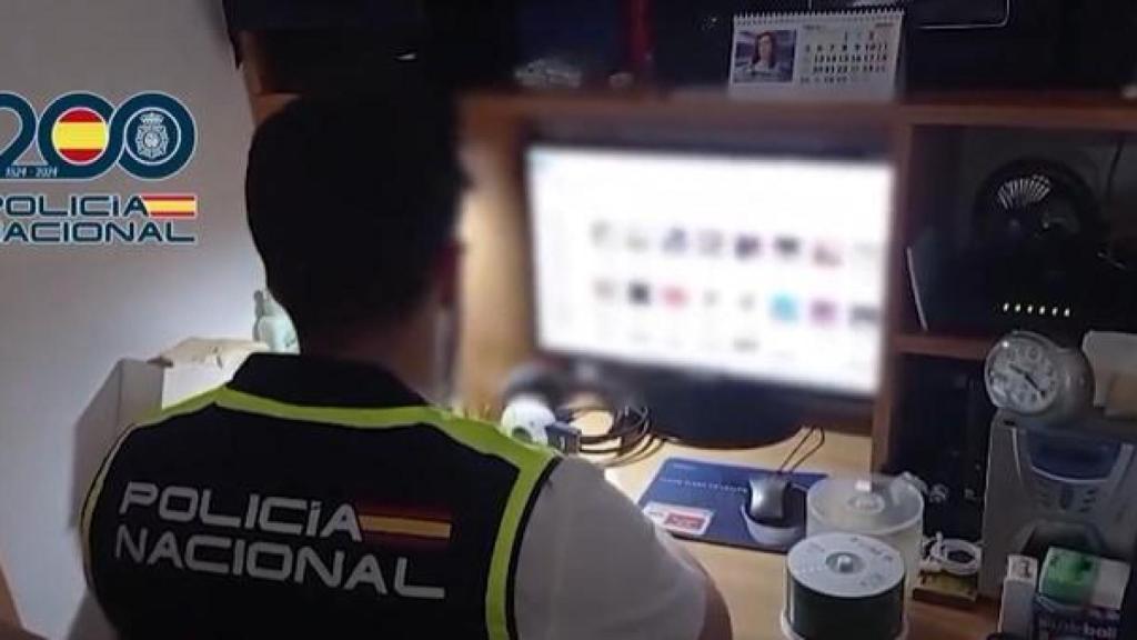 Imagen de uno de los 100 registros que la Policía Nacional ha realizado en la 'Operación Tridente'.