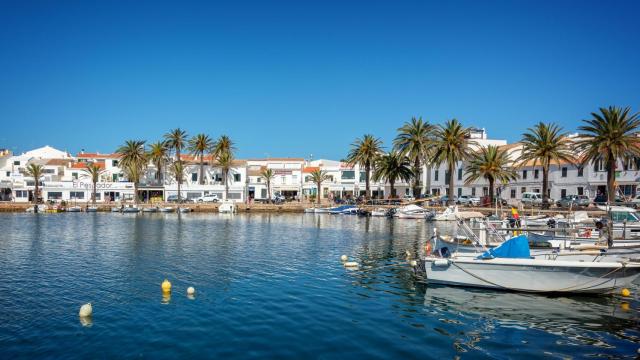 El puerto del pueblo de Fornells.