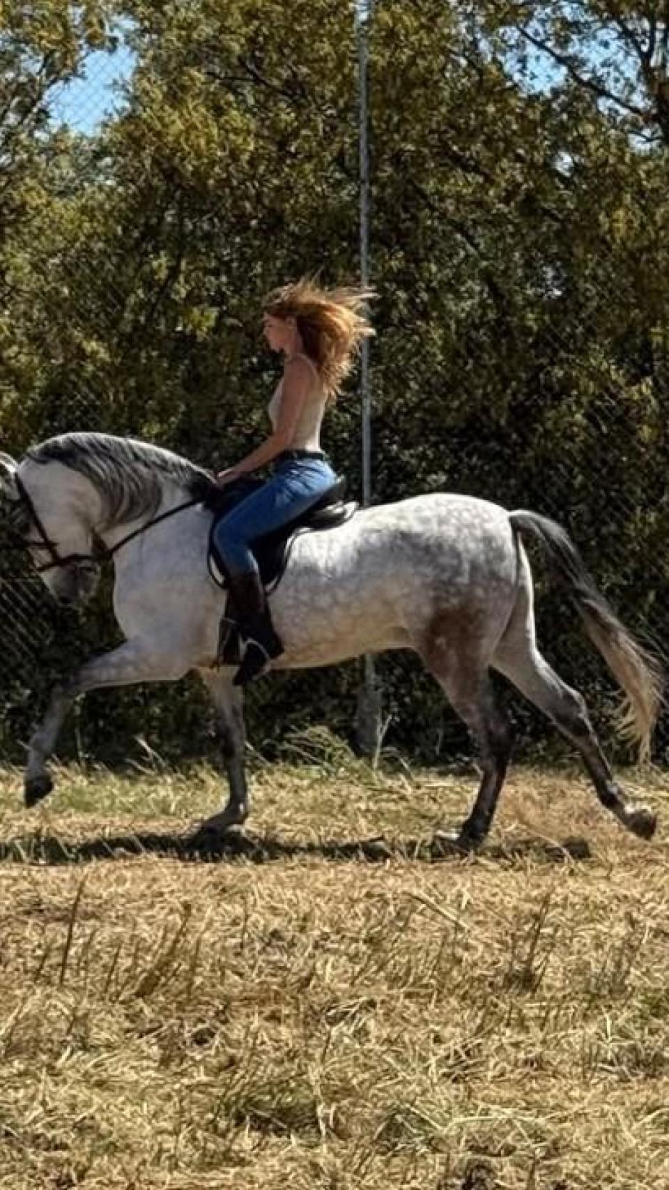 Ana Soria, a caballo en La Cetrina, en Jaén.