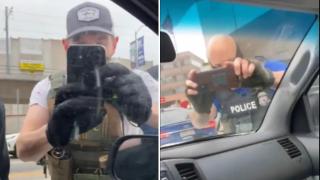 Agentes del ICE tomando fotos a un ciudadano.