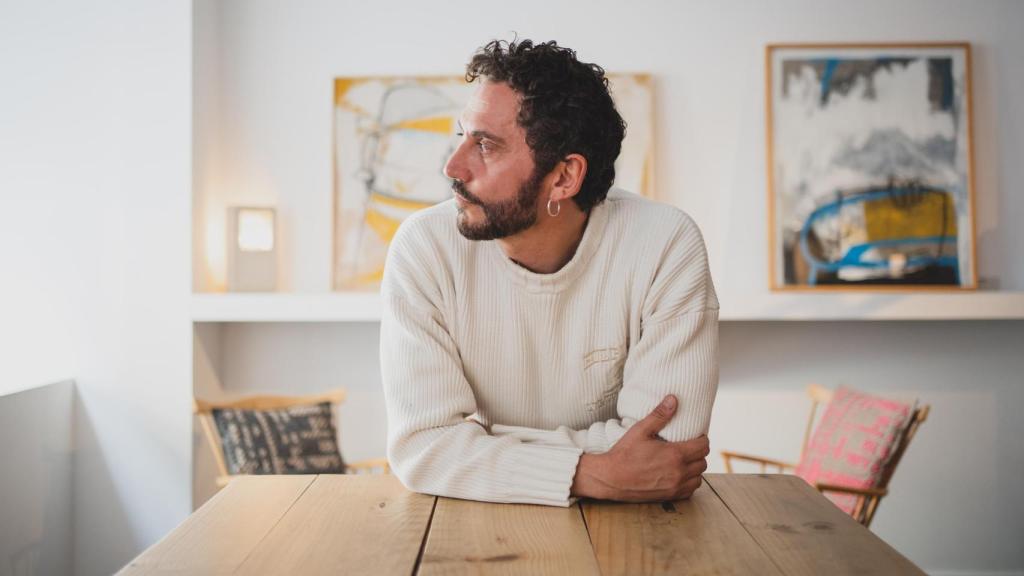 Paco León habla de la importancia de su hermana y de su madre como dos ejes femeninos de su vida.